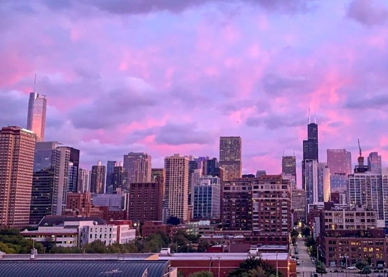 purple and pink chicago sunset with the skyline